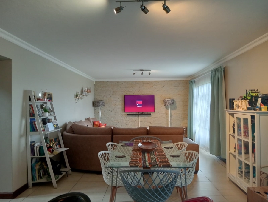 To Let 3 Bedroom Property for Rent in Cashan North West